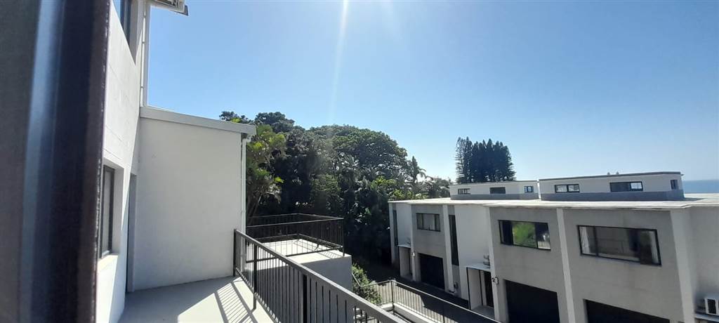 3 Bed Apartment in Doonside photo number 8