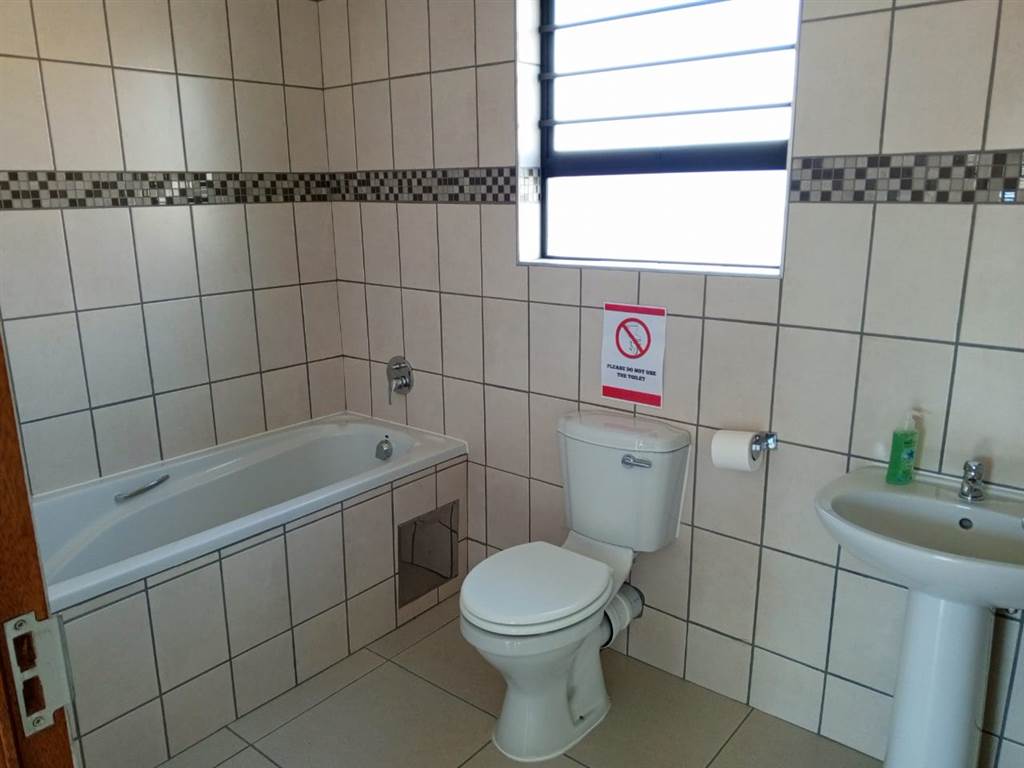 3 Bed House in Bloemfontein photo number 5