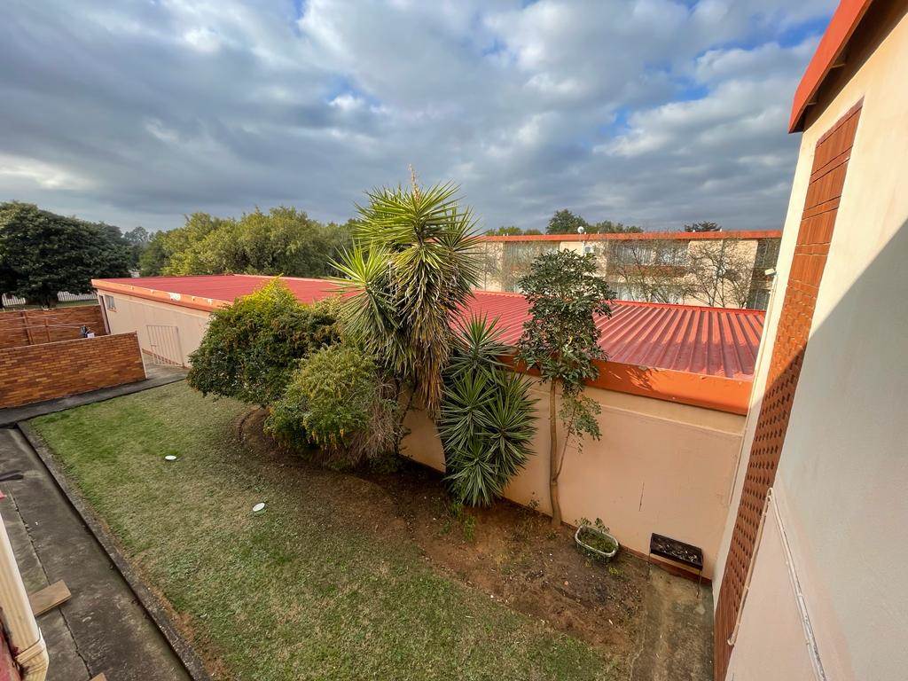 1 Bed Flat in Barry Hertzog Park photo number 3
