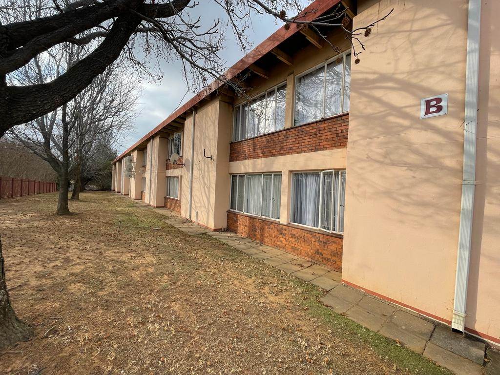 1 Bed Flat in Barry Hertzog Park photo number 1