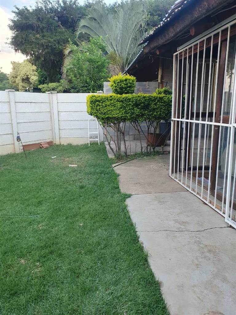 5 Bed House in Pretoria North photo number 2