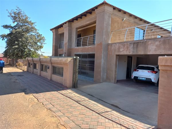 5 Bed House in Lethlabile