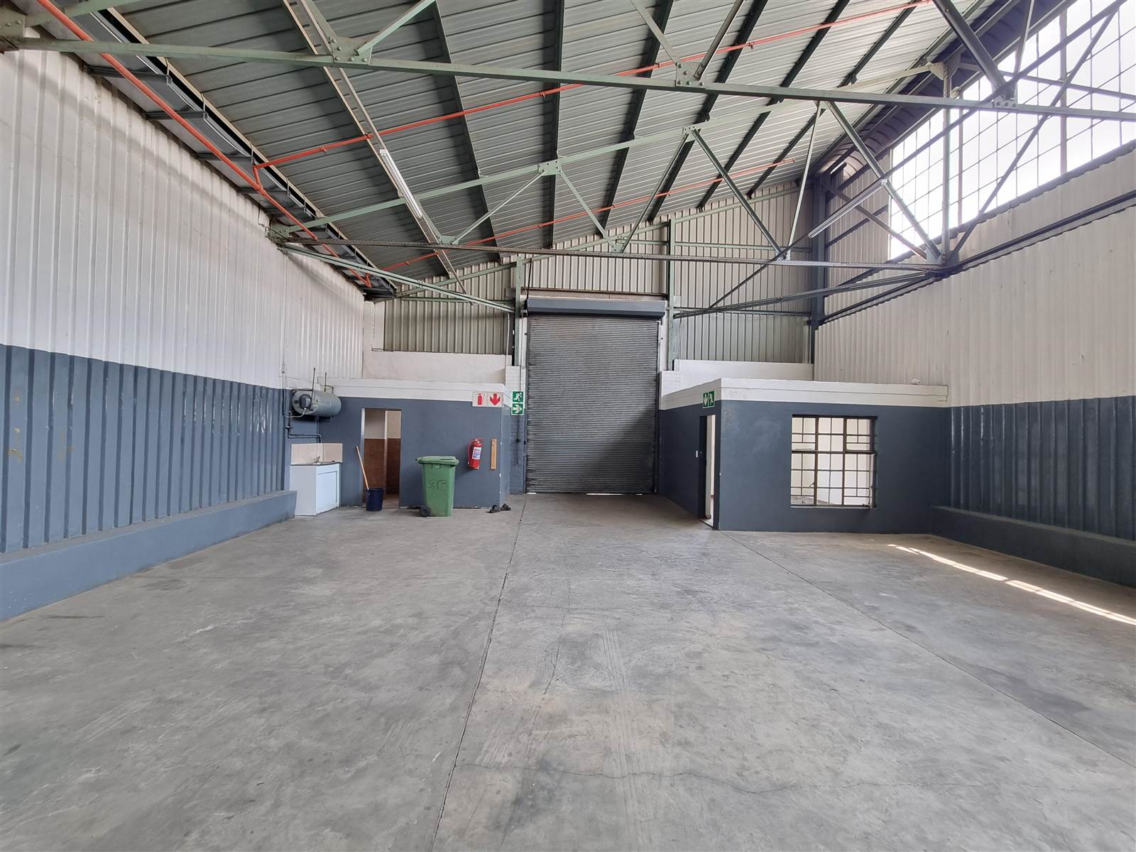 350  m² Industrial space in City Deep photo number 10