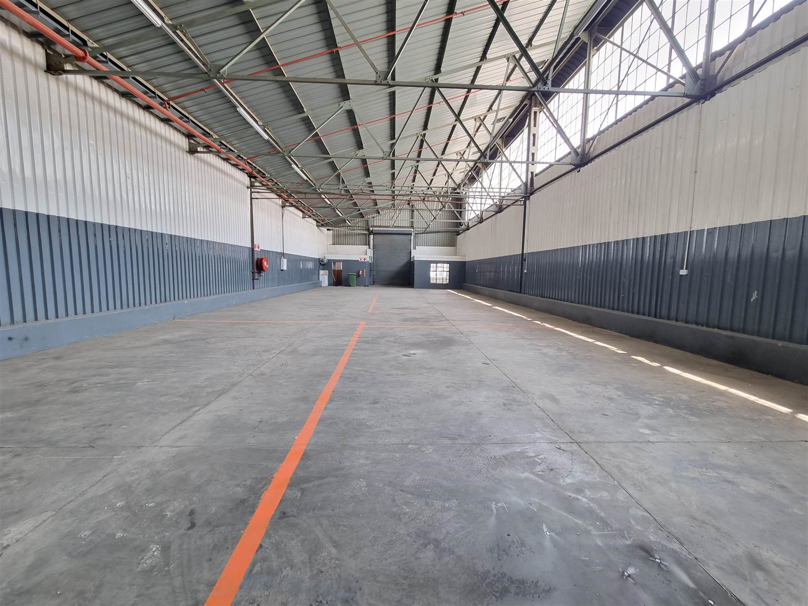 350  m² Industrial space in City Deep photo number 3