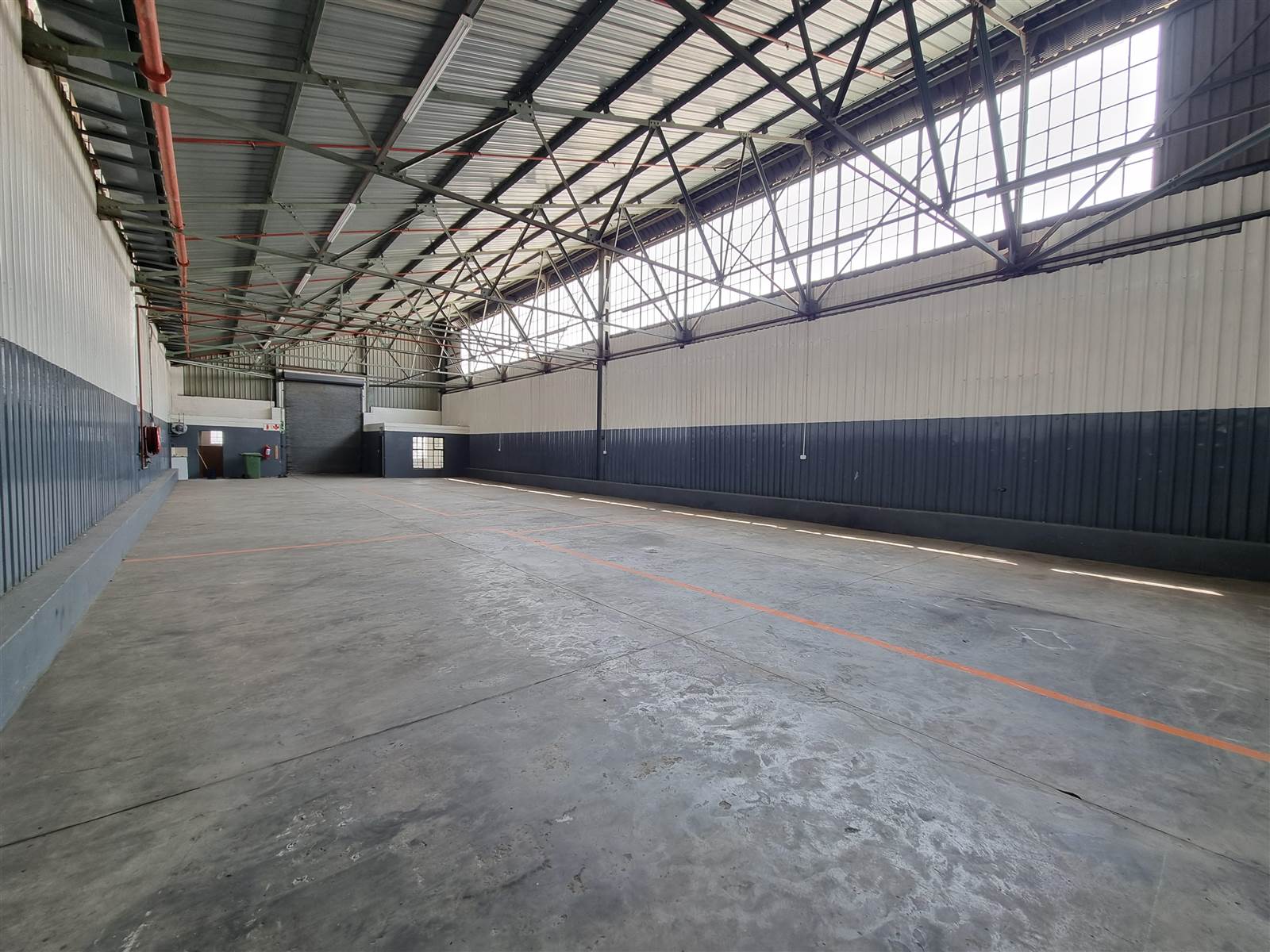 350  m² Industrial space in City Deep photo number 4