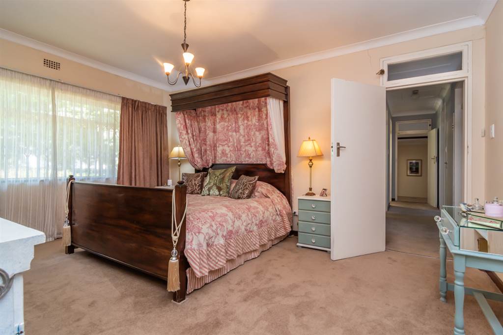 7 Bed House in Bryanston photo number 12