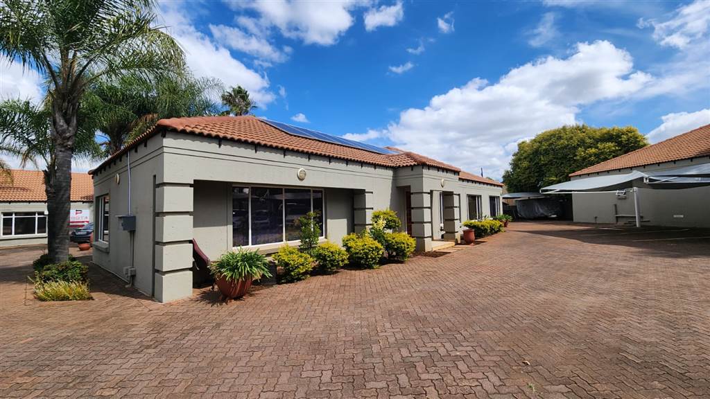 188  m² Commercial space in Doringkloof photo number 2