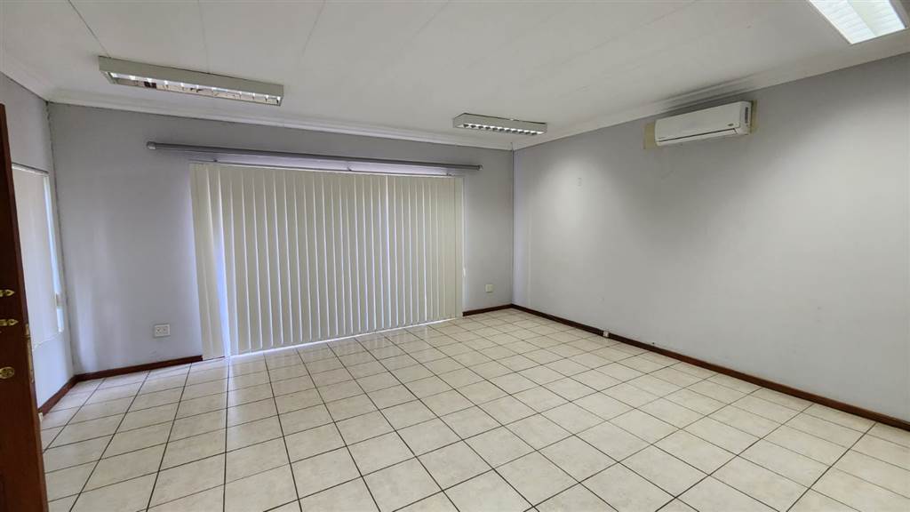 188  m² Commercial space in Doringkloof photo number 4