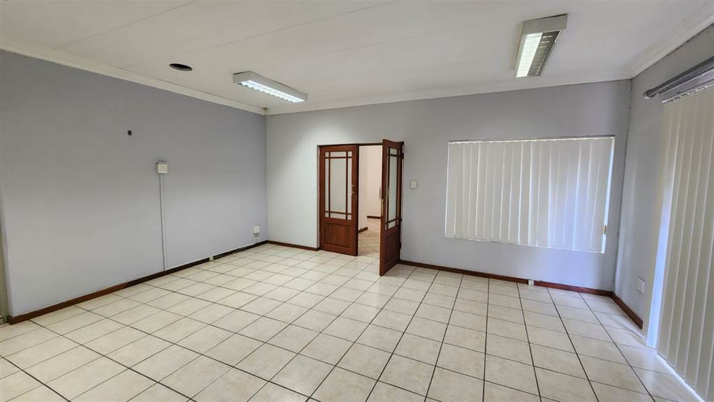188  m² Commercial space in Doringkloof photo number 8