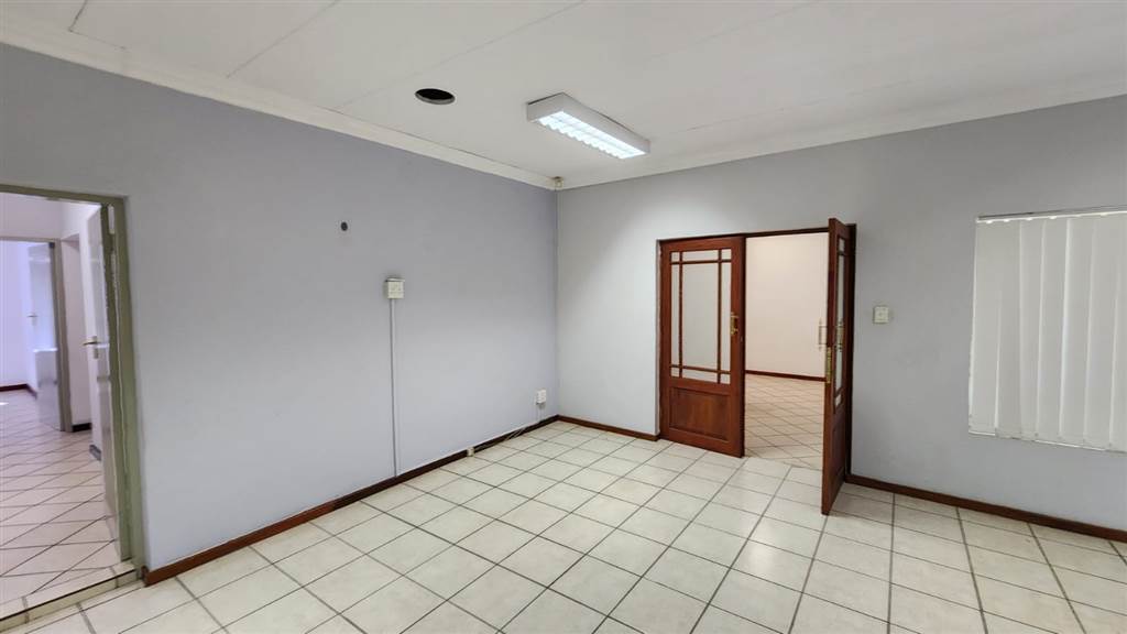 188  m² Commercial space in Doringkloof photo number 5