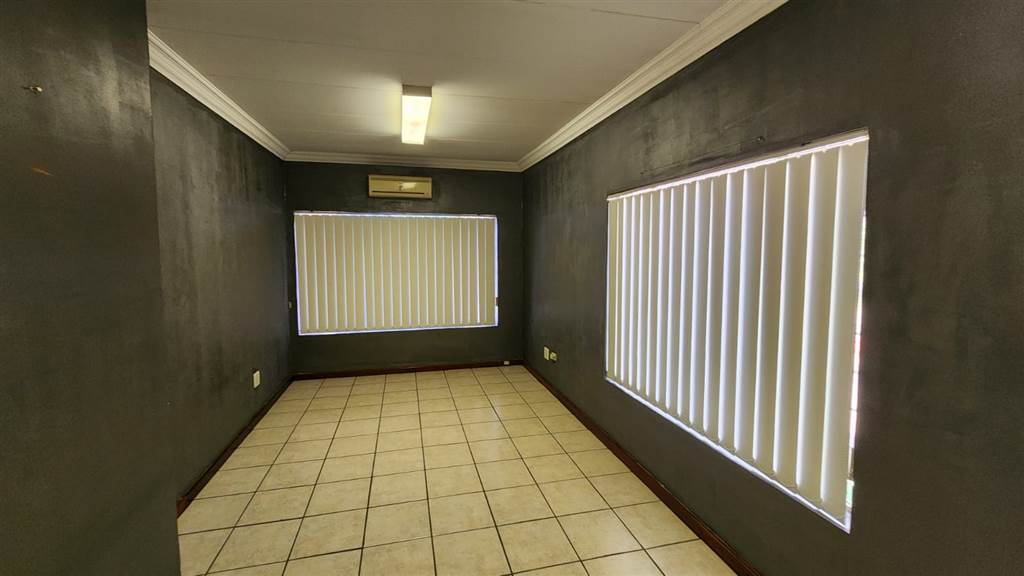188  m² Commercial space in Doringkloof photo number 25