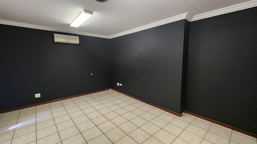 188  m² Commercial space in Doringkloof photo number 28