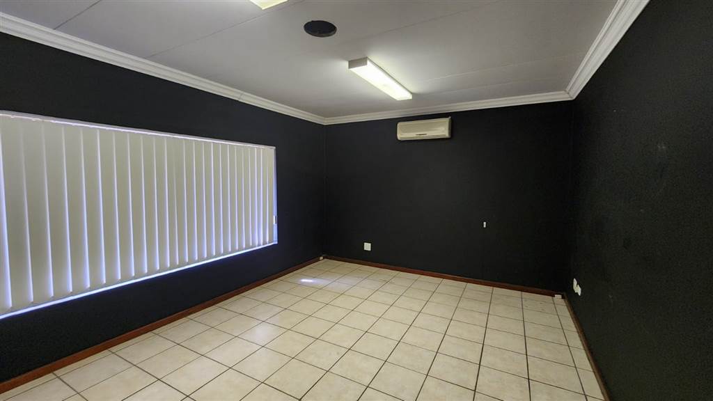 188  m² Commercial space in Doringkloof photo number 27