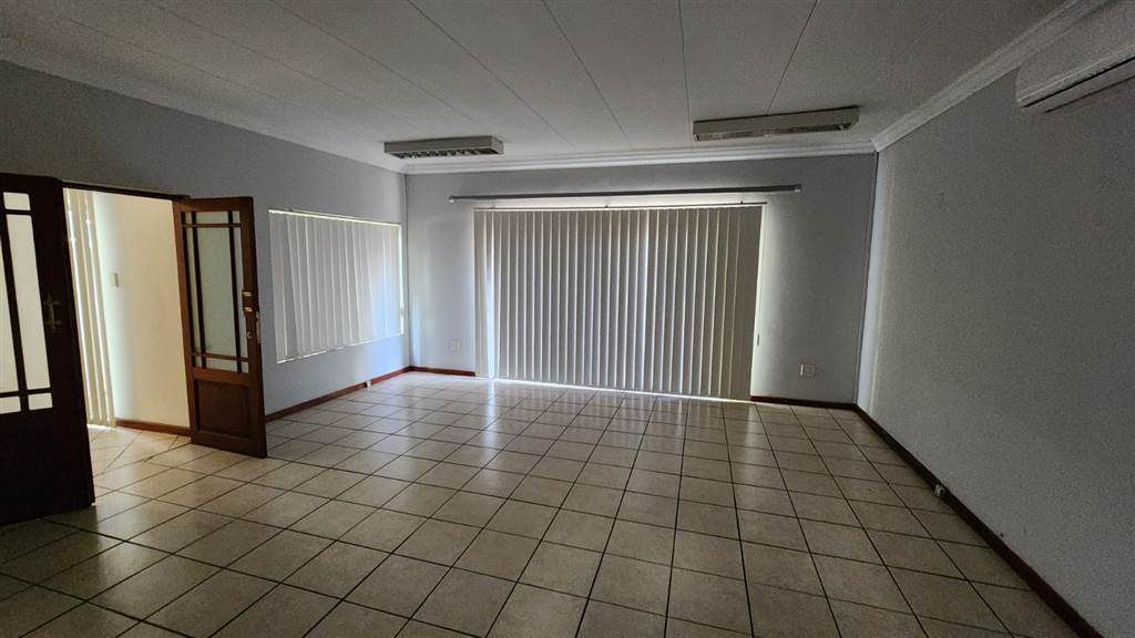 188  m² Commercial space in Doringkloof photo number 9
