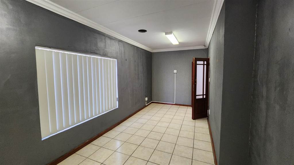 188  m² Commercial space in Doringkloof photo number 24