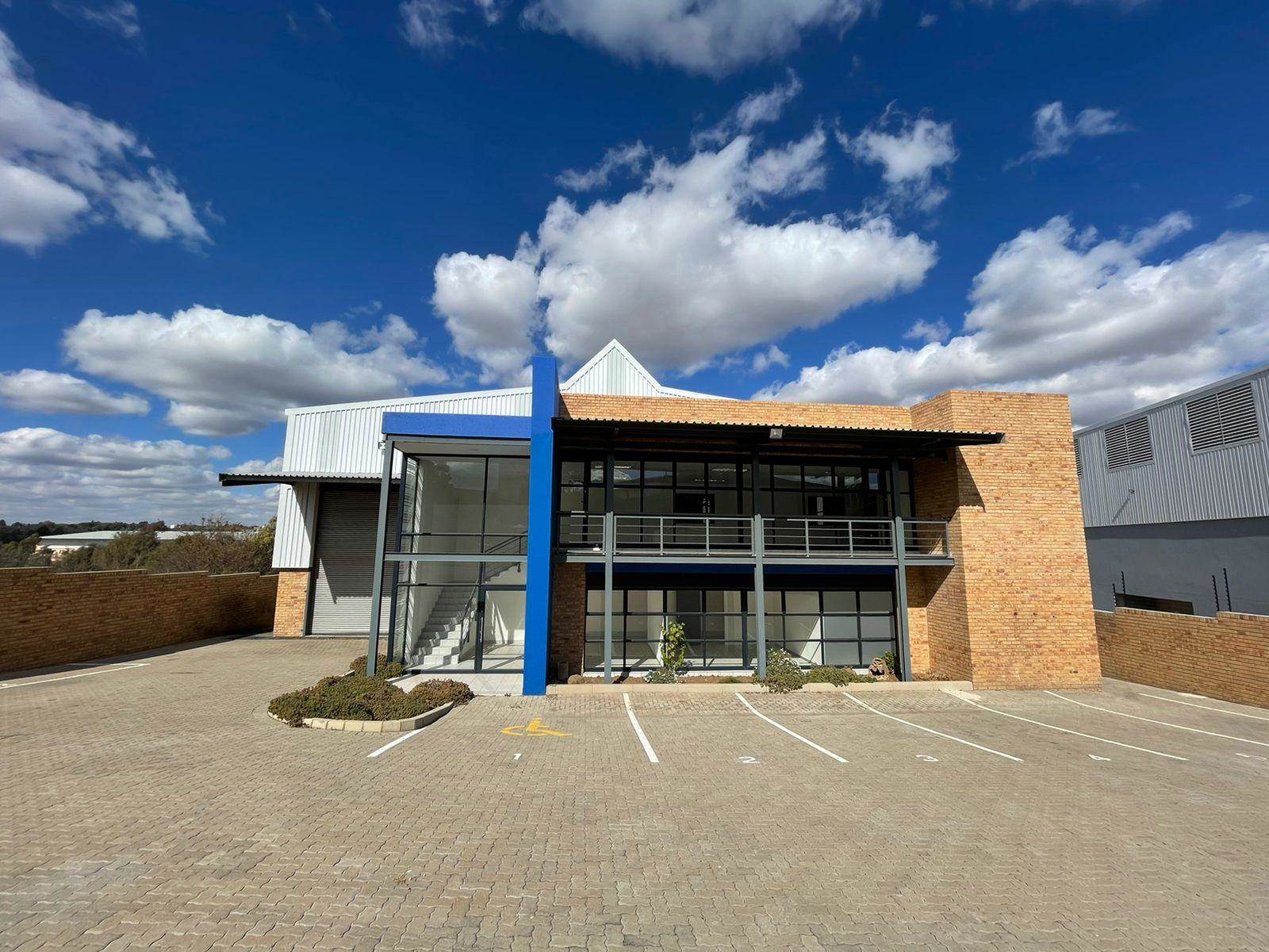 913  m² Industrial space in Roodepoort Central photo number 1