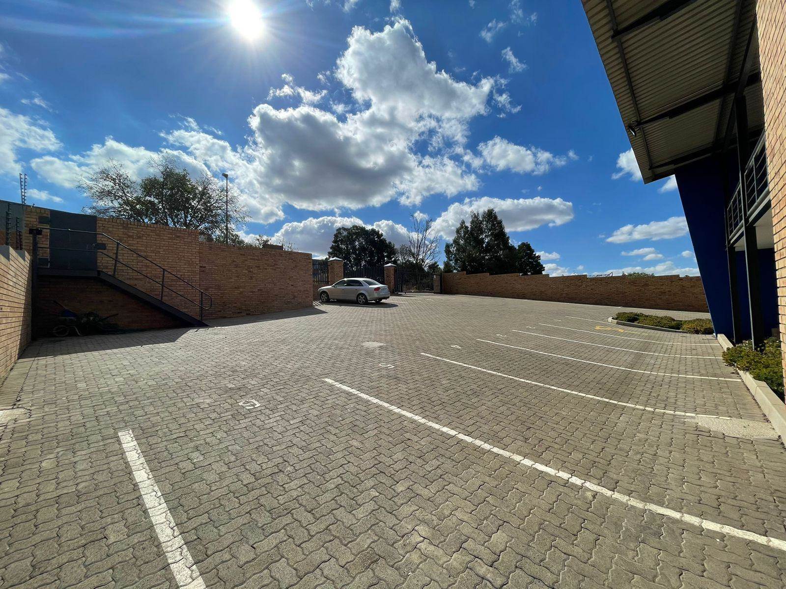 913  m² Industrial space in Roodepoort Central photo number 3