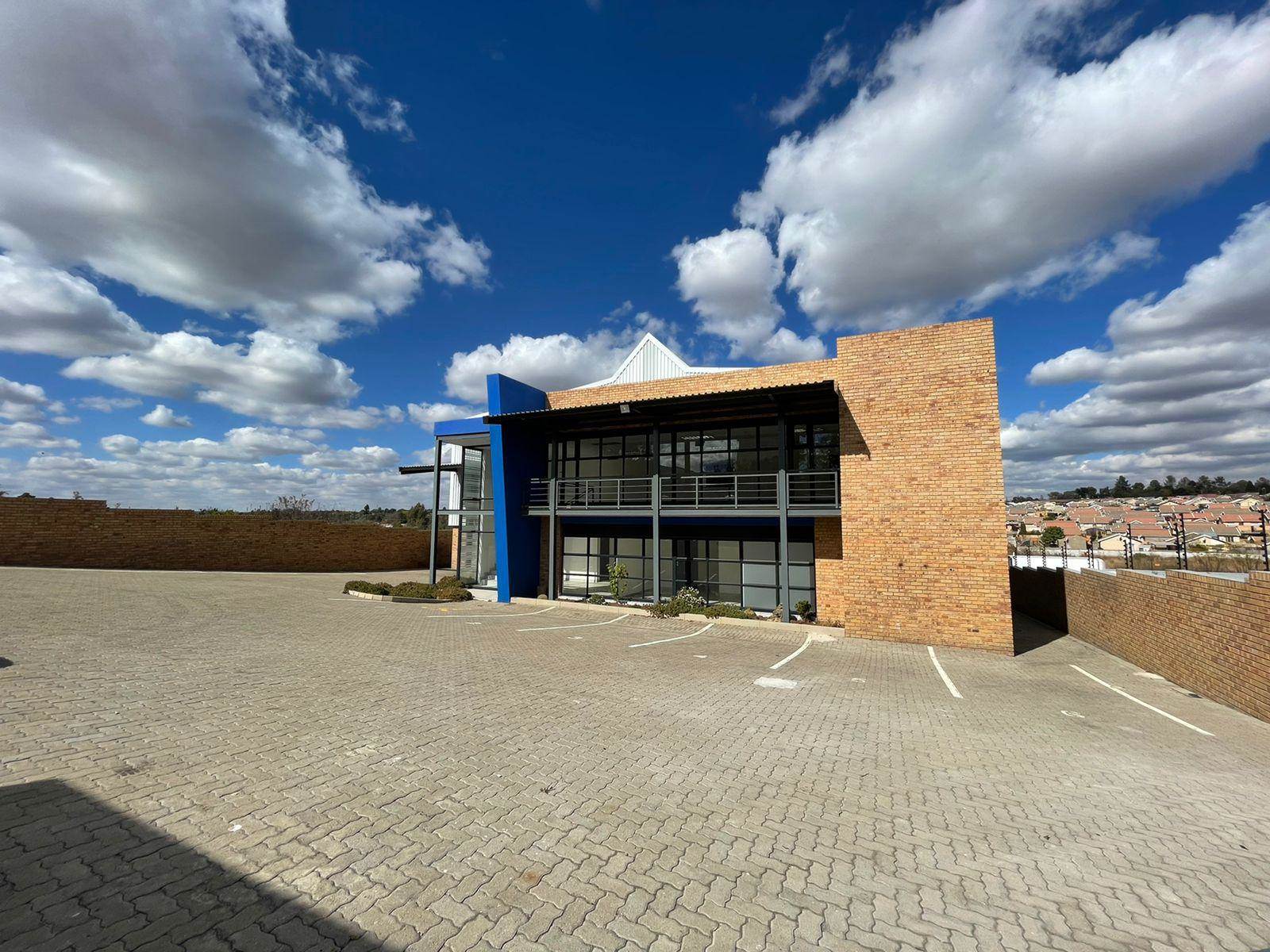 913  m² Industrial space in Roodepoort Central photo number 2