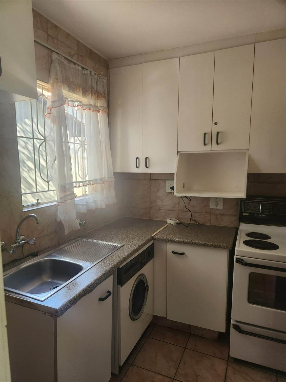 3 Bed Apartment in Benoni Central photo number 3
