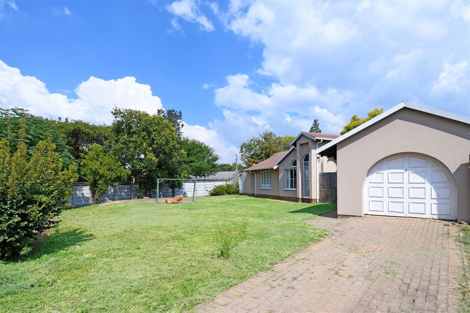 2 Bed House in Bloubosrand photo number 26