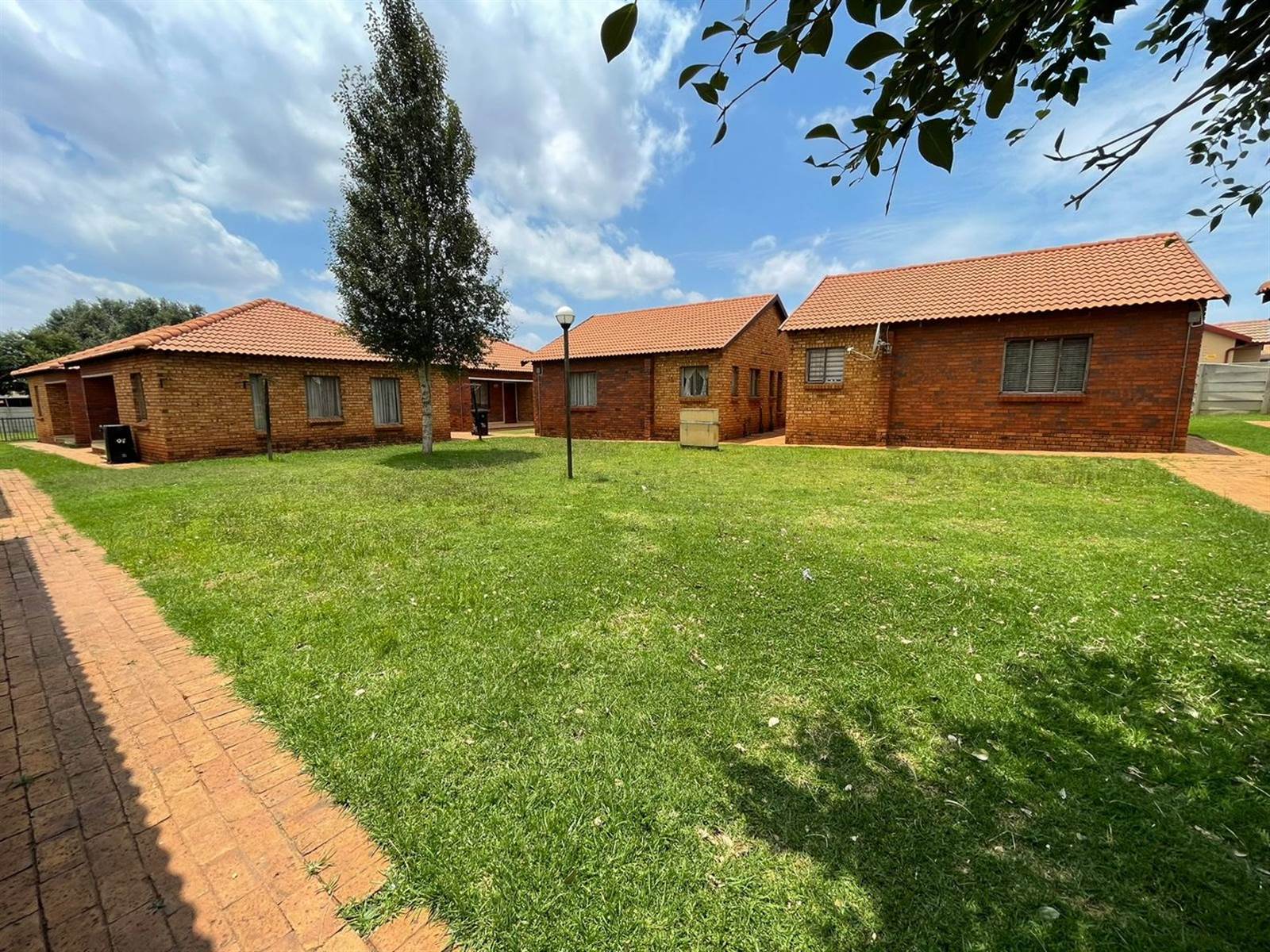3 Bed Townhouse in Protea Glen photo number 17