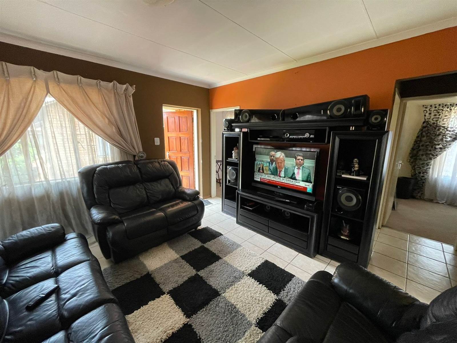 3 Bed Townhouse in Protea Glen photo number 5