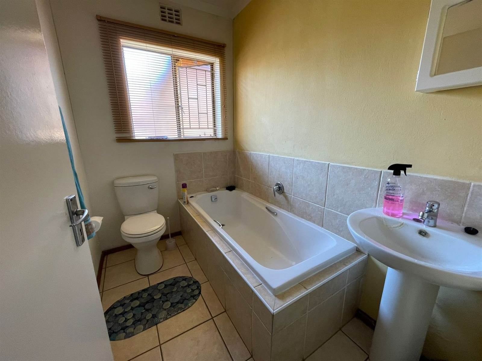 3 Bed Townhouse in Protea Glen photo number 9