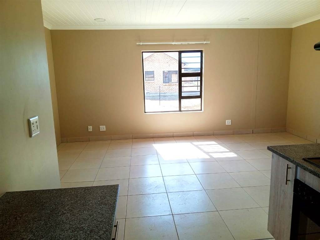 2 Bed House in Bloemfontein photo number 6