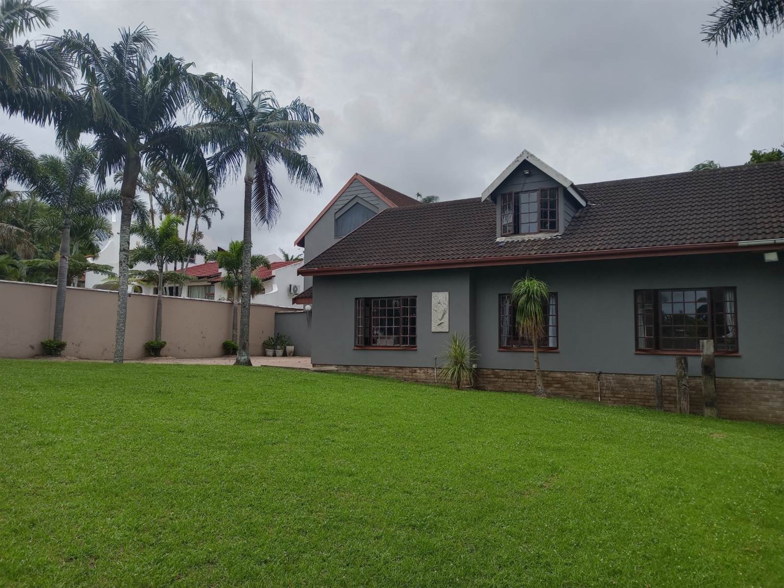 4 Bed House in Uvongo photo number 3