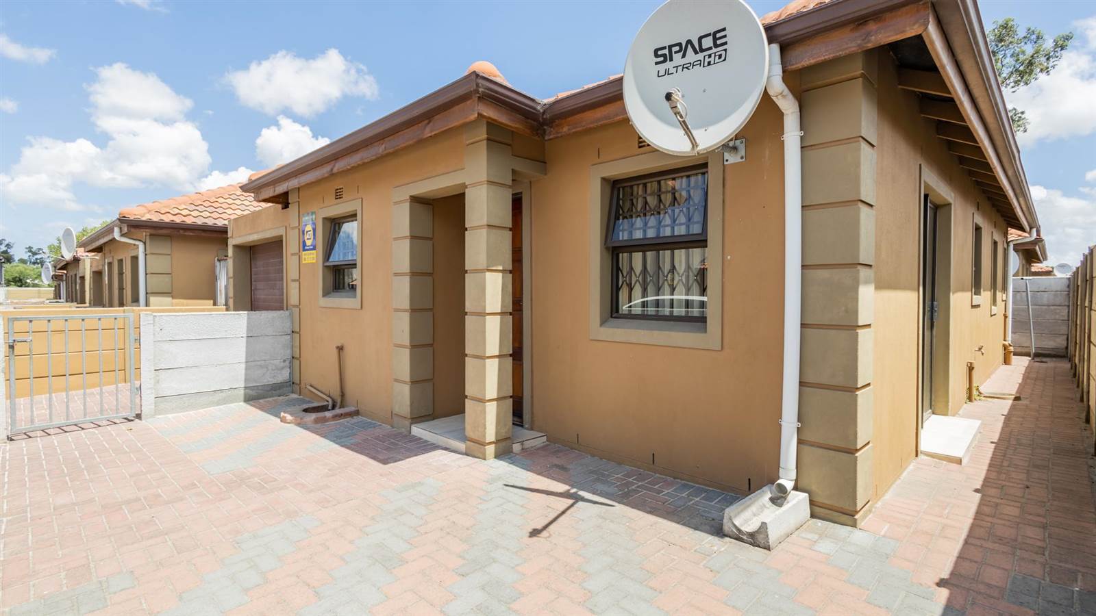 3 Bed House in Rondevallei photo number 2