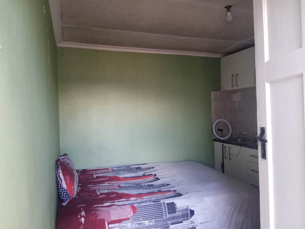 4 Bed House in Khayelitsha photo number 24