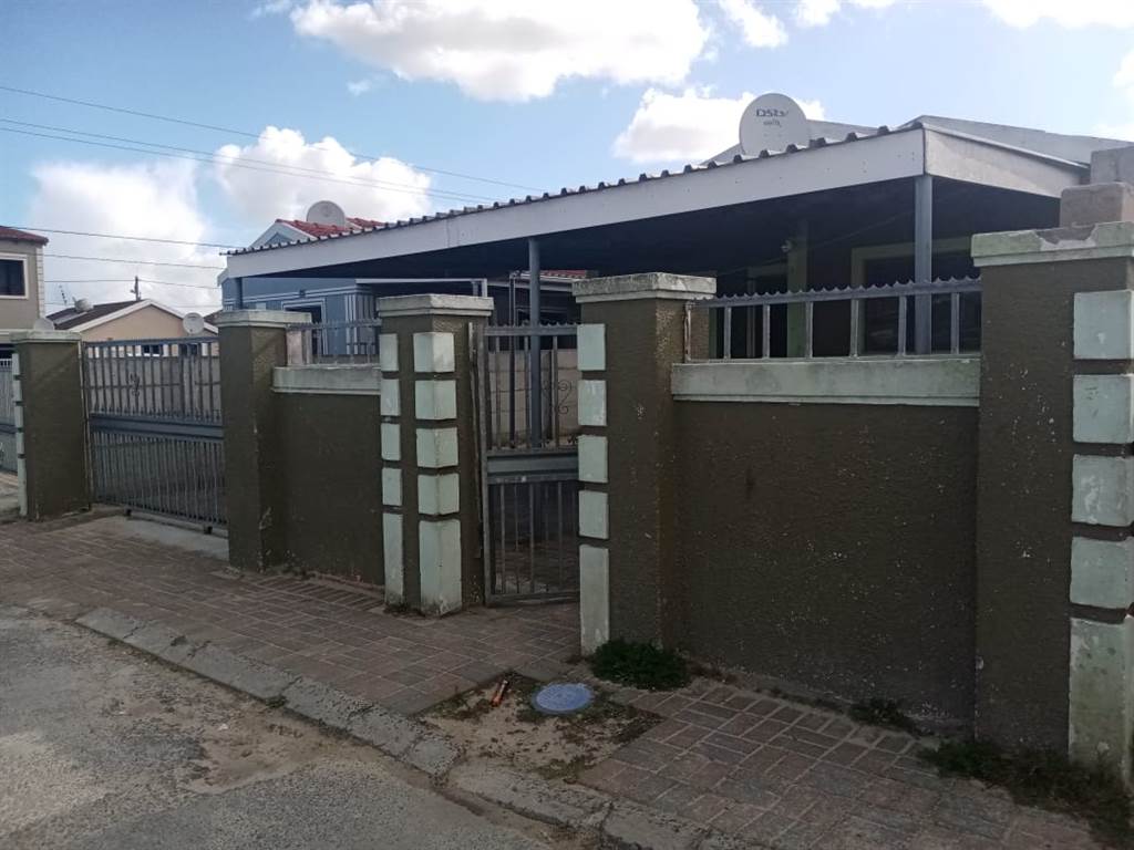 4 Bed House in Khayelitsha photo number 5