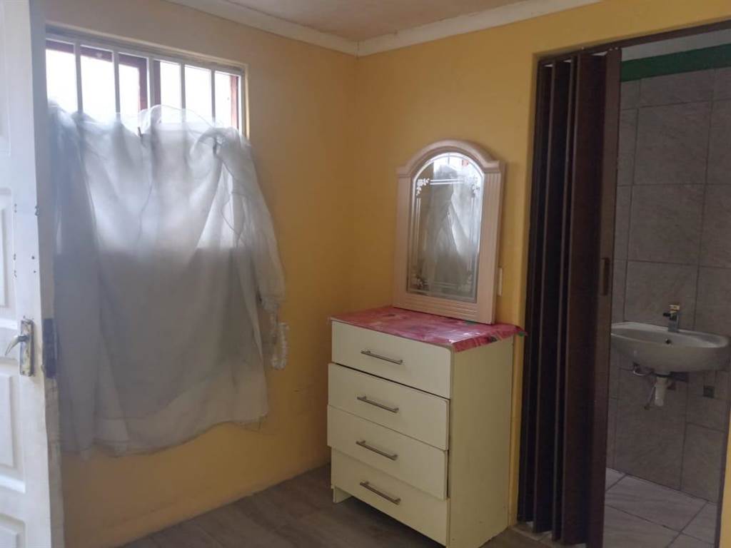 4 Bed House in Khayelitsha photo number 22