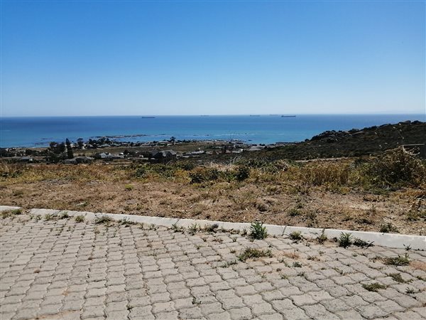 742 m² Land