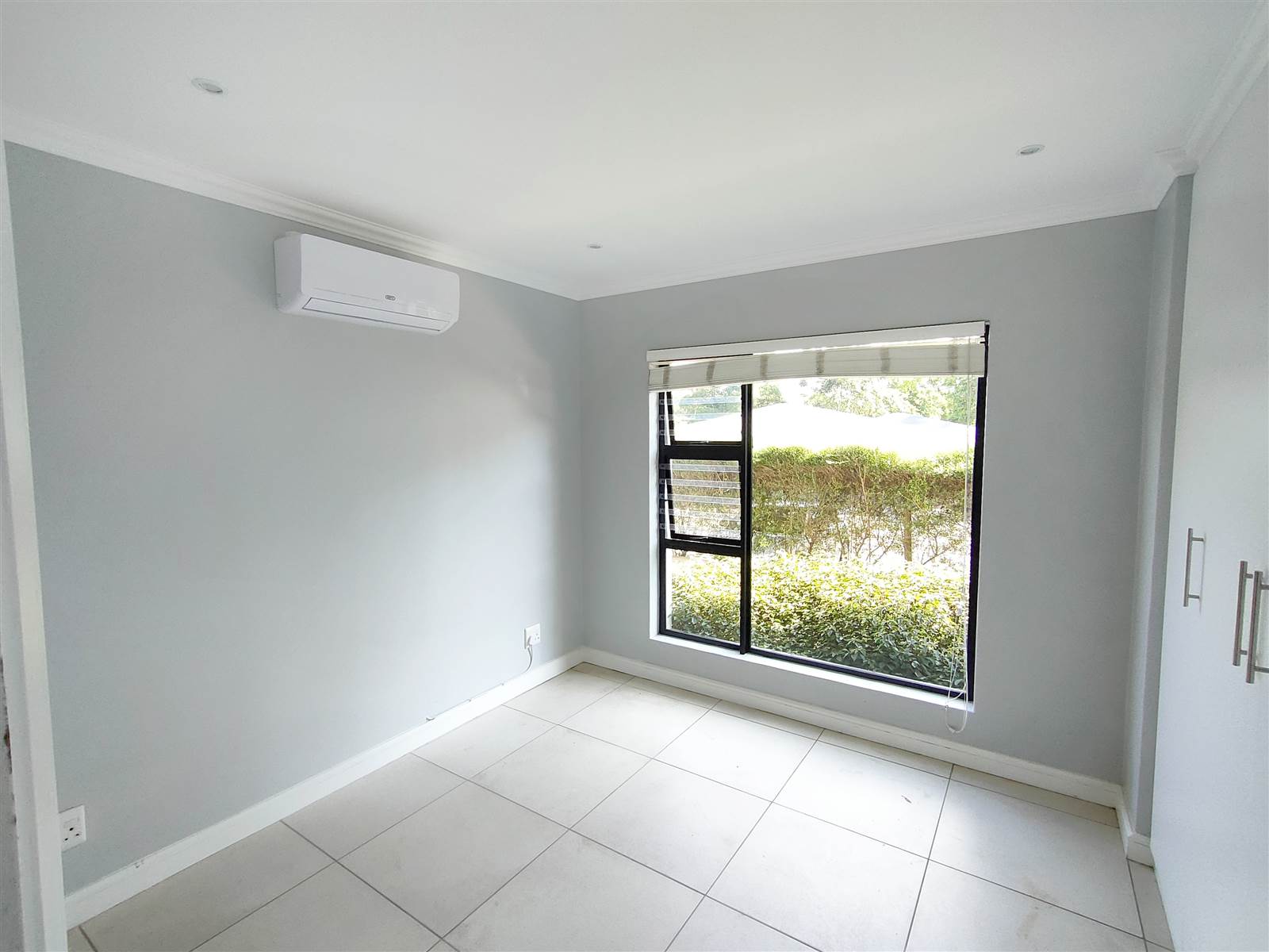 2 Bed Apartment in Emberton Estate photo number 8