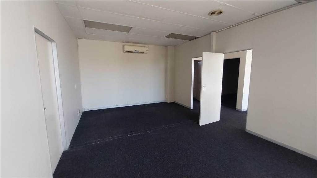 125  m² Commercial space in Pretoria North photo number 22