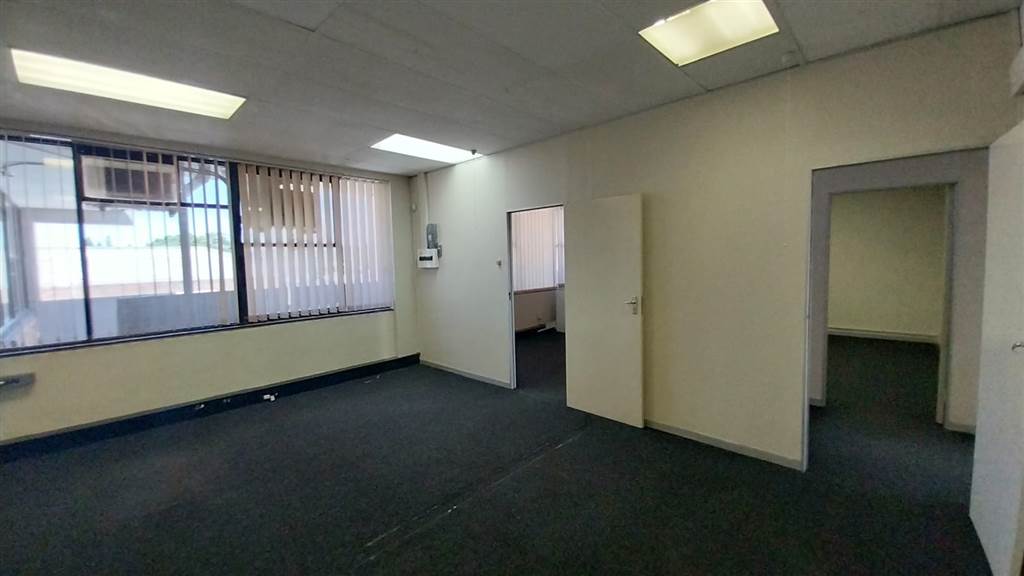 125  m² Commercial space in Pretoria North photo number 7