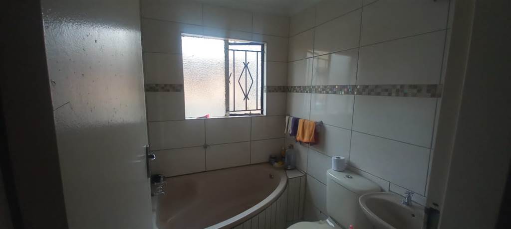 3 Bed House in Kwaguqa photo number 15
