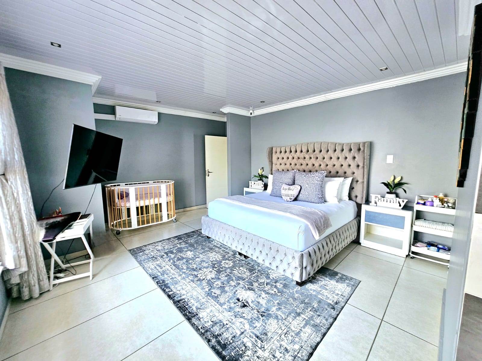 3 Bed House in Waterkloof East photo number 3