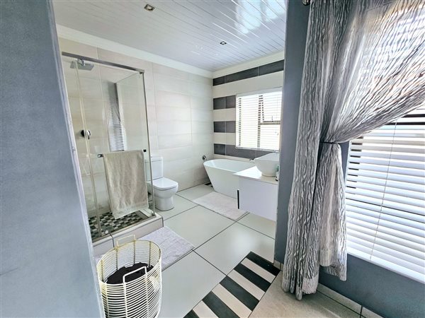 3 Bed House in Waterkloof East