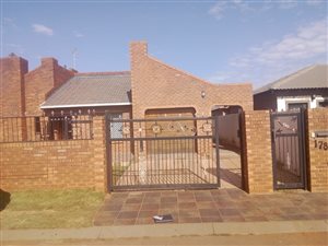 3 Bed House in Spruit View