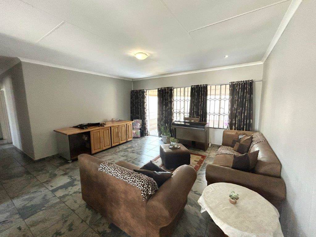 3 Bed Apartment in Boksburg East photo number 23