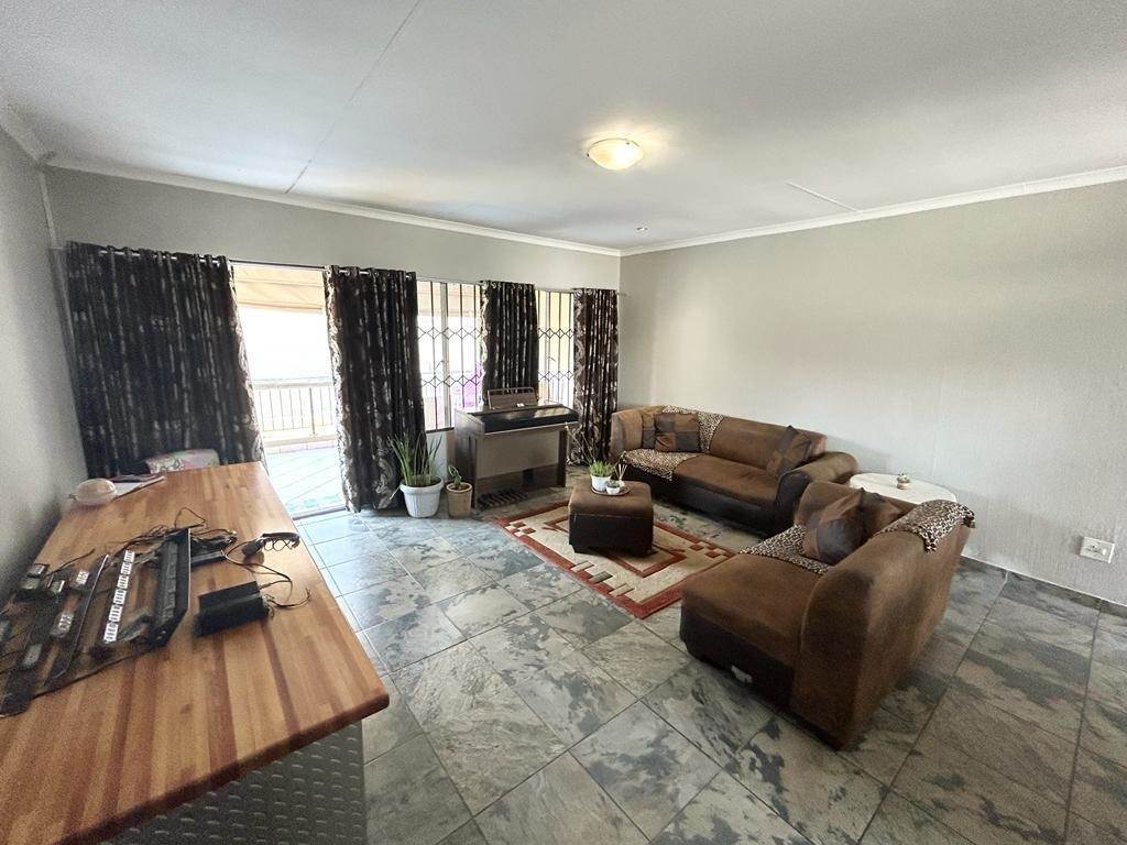 3 Bed Apartment in Boksburg East photo number 11