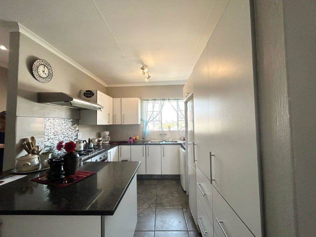 3 Bed Apartment in Boksburg East photo number 19