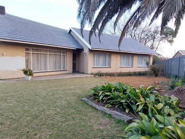 4 Bedroom House 4 Bedroom House