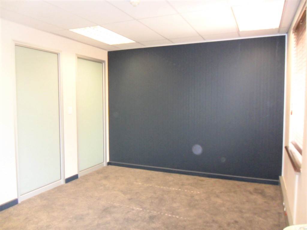 303  m² Commercial space in Fourways photo number 11
