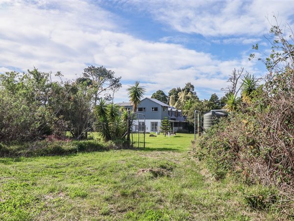 5.5 ha Smallholding