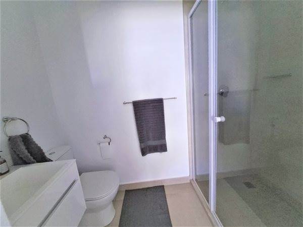 1 Bed Apartment in Gillitts photo number 6