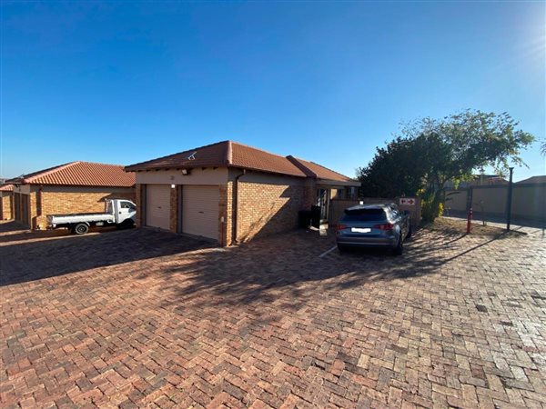 3 Bedroom Townhouse 3 Bedroom Townhouse