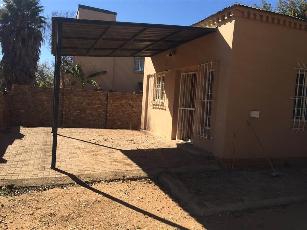 4 Bed House in Mnandi AH photo number 22